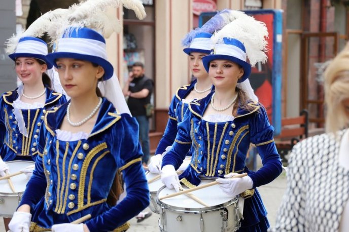 Урочиста хода і концерт: як в Ужгороді відзначали День вишиванки – 04