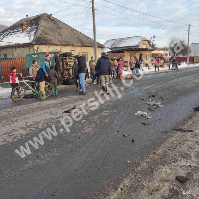 Сьогодні сталась моторошна ДТП: автівки дуже понівечені – 06