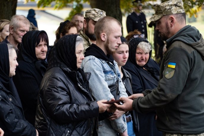 Поховали закарпатця, який загинув під час ведення бойових дій – 02 Поховали закарпатця, який загинув під час ведення бойових дій – 02
