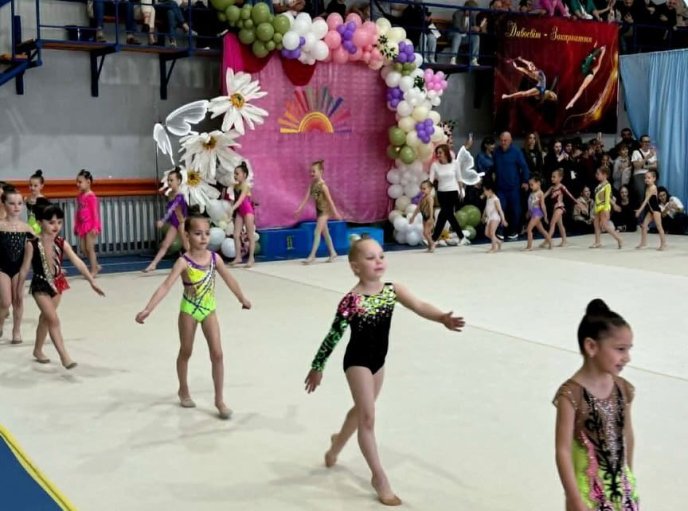 У Перечині зібралися гімнастки з усієї України, наймолодшій - 4 роки – 01