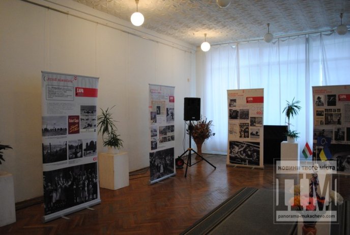 У Мукачівській картинній галереї відкрилась виставка документальних фото відомого в Угорщині фотохудожника-кореспондента (ФОТО) – 02 У Мукачівській картинній галереї відкрилась виставка документальних фото відомого в Угорщині фотохудожника-кореспондента (ФОТО) – 02