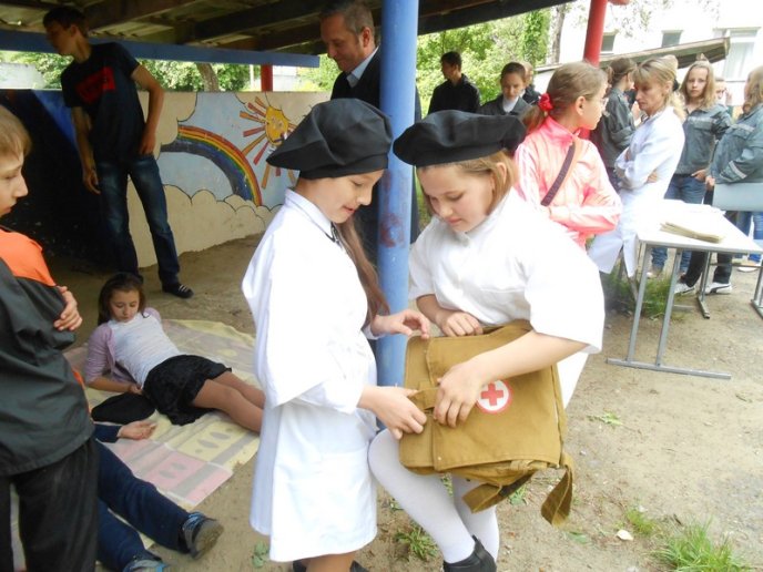 В Мукачеві визначили кращу команду Юних інспекторів дорожнього руху серед навчальних закладів міста (ФОТО) – 03