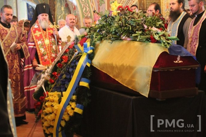 У Мукачеві попрощались з бійцем 128-ї бригади Олександром Павлюком – 12