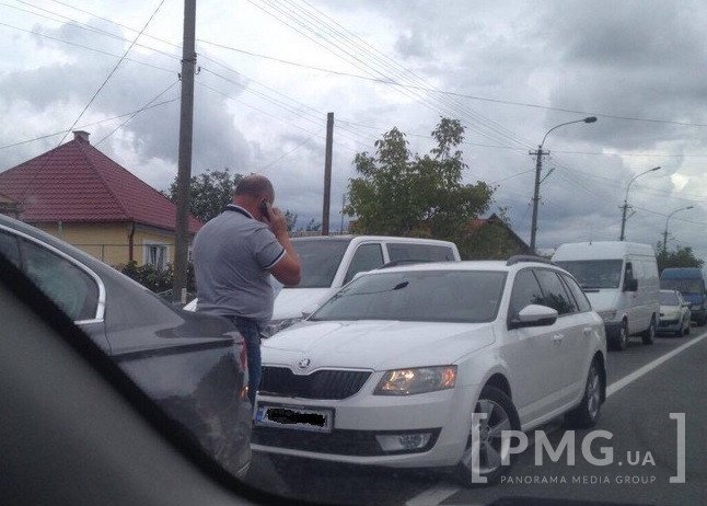 Через аварію у Ракошині утворилися величезні затори – 02 Через аварію у Ракошині утворилися величезні затори – 02