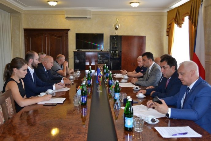 Закарпаття та Устецький край офіційно уклади договір про взаємну співпрацю – 08