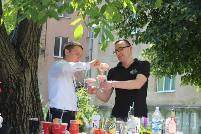 Студенти Мукачівського торговельно-економічного коледжу показали як правильно працювати в ресторанах – 21