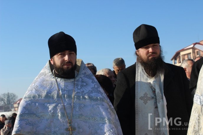 Владика Феодор освятив у Мукачеві воду в річці Латориця – 05