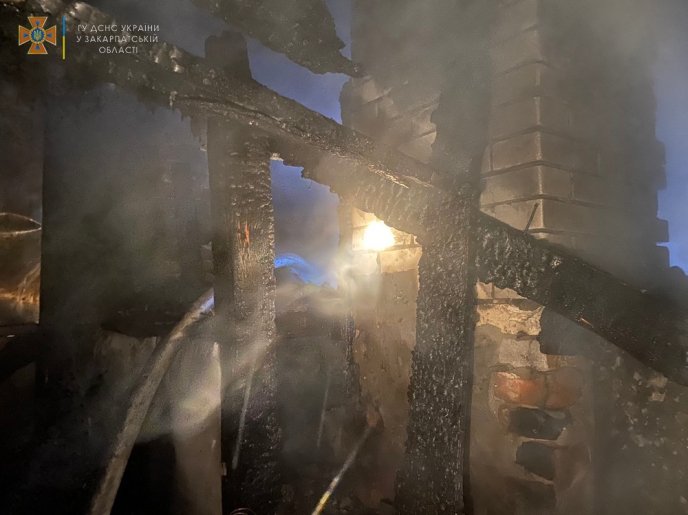 На Закарпатті горів кондитерський цех пекарні  – 01