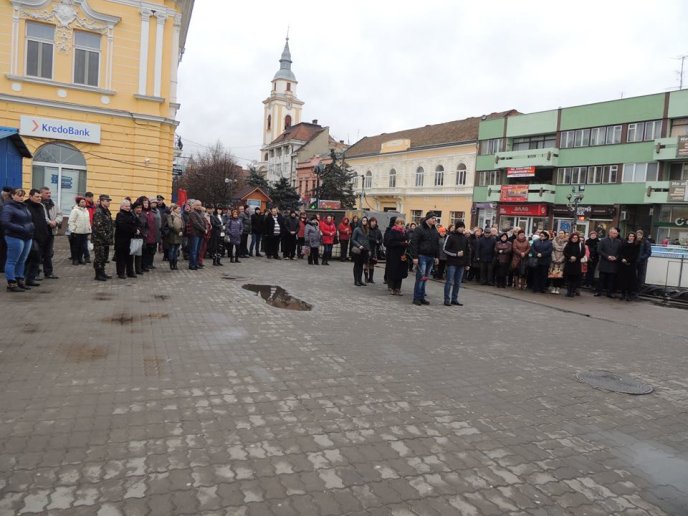Берегівчани вшанували другу річницю подій на Майдані – 10