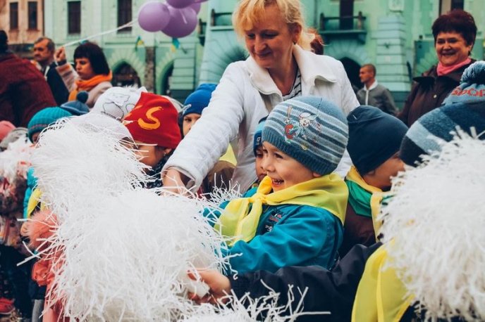 До мукачівських дошкільнят завітали казкові герої – 06