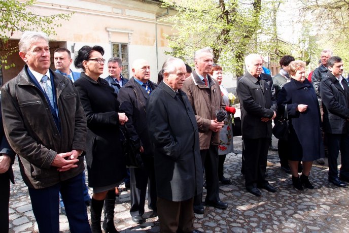 В Ужгороді відкрили пам’ятну дошку видатному краєзнавцю Юрію Саку – 04