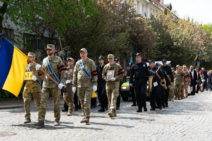 Поховали молодого військового, який загинув на фронті – 09 Поховали молодого військового, який загинув на фронті – 09