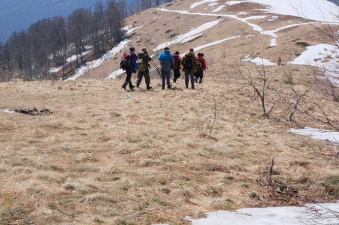 Рятувальники показали, як транспортували тіло трагічно загиблого у горах чоловіка – 05