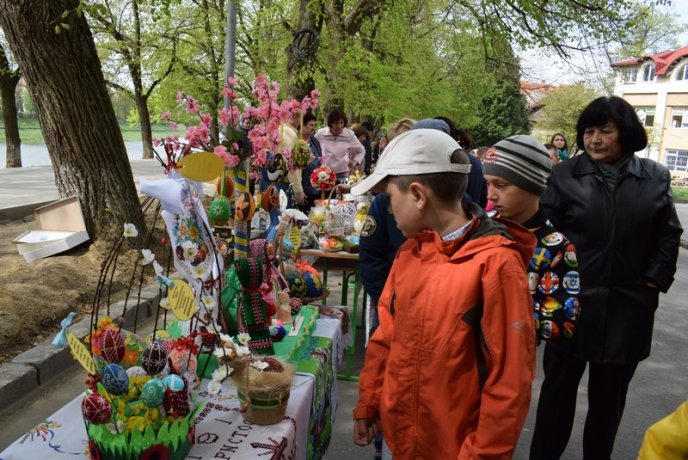Сьогодні в обласному центрі відбулася виставка писанок – 10 Сьогодні в обласному центрі відбулася виставка писанок – 10
