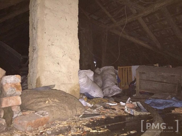 Мукачівські рятувальники врятували житловий будинок від повного знищення – 02