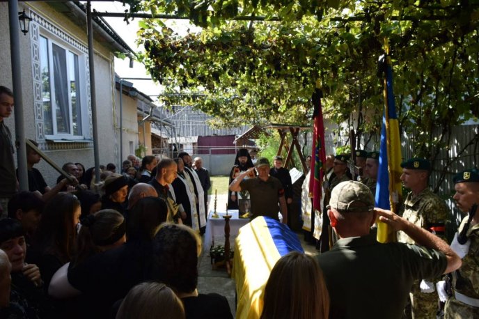 Закарпаття схилило голову перед загиблим Героєм – 03