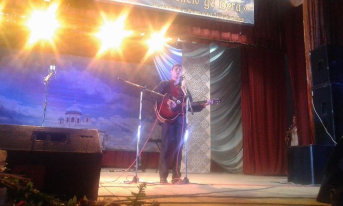 Актори театру "Шарж" взяли участь у фестивалі-конкурсі української духовної сучасної пісні  – 03