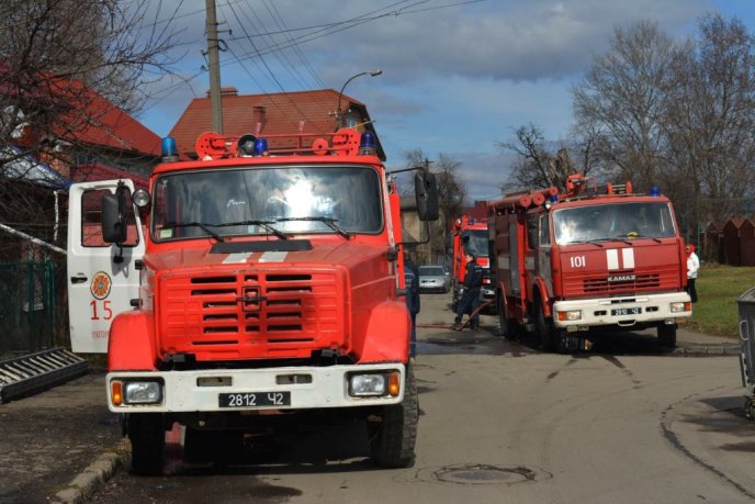 В обід в Ужгороді горів будинок – 07