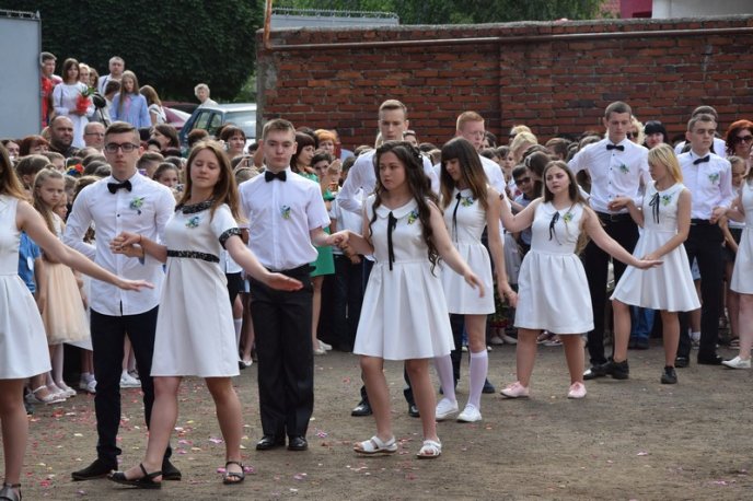 У школах Мукачева пролунав останній дзвінок – 55