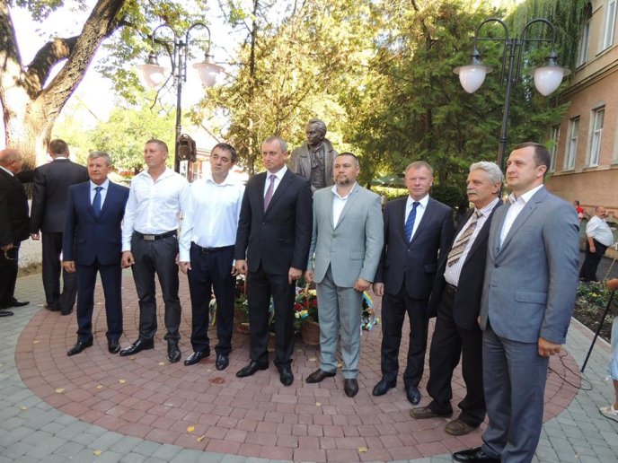 У Берегові відкрили пам’ятник Тарасу Шевченку – 14