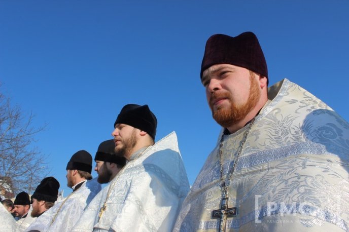 Владика Феодор освятив у Мукачеві воду в річці Латориця – 03