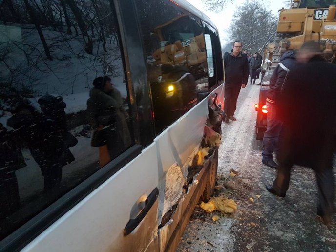 Неподалік Великого Березного сталась ДТП, яка заблокувала транспортний рух на виїзді з селища – 05