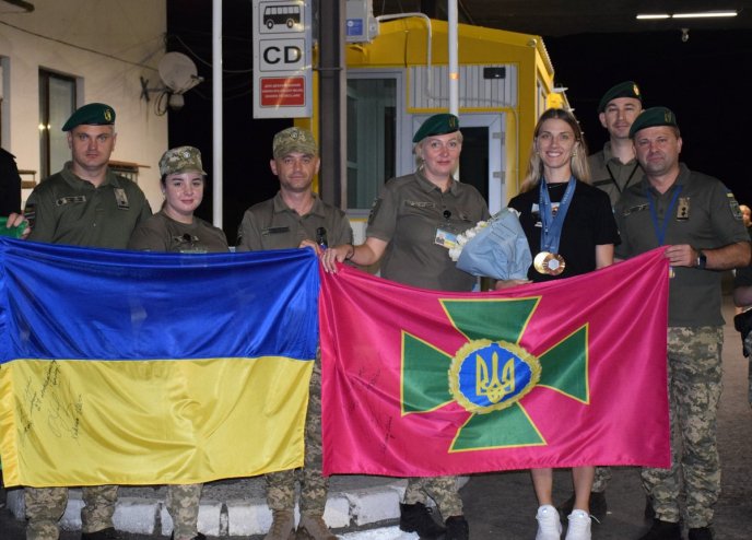 Приїхала на КПП: вночі на Закарпатті зустрічали олімпійську чемпіонку Ольгу Харлан – 02