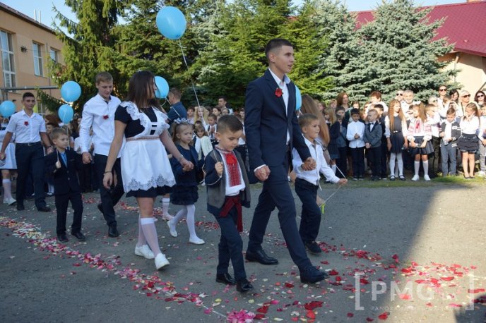 У ЗОШ №4 міста Мукачева пролунав перший дзвінок – 09