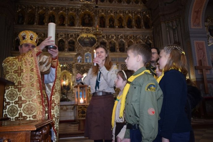 В Ужгород принесли Вифлеємський вогонь – 03 В Ужгород принесли Вифлеємський вогонь – 03
