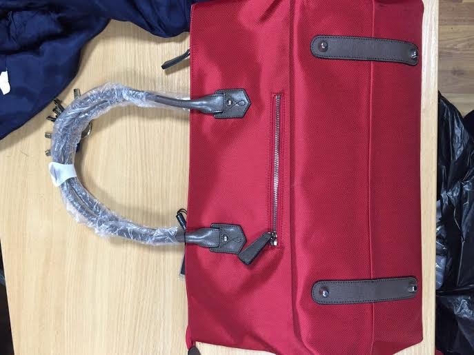 Двоє українців залишились без брендових сумок та взуття з Франції та Португалії – 02