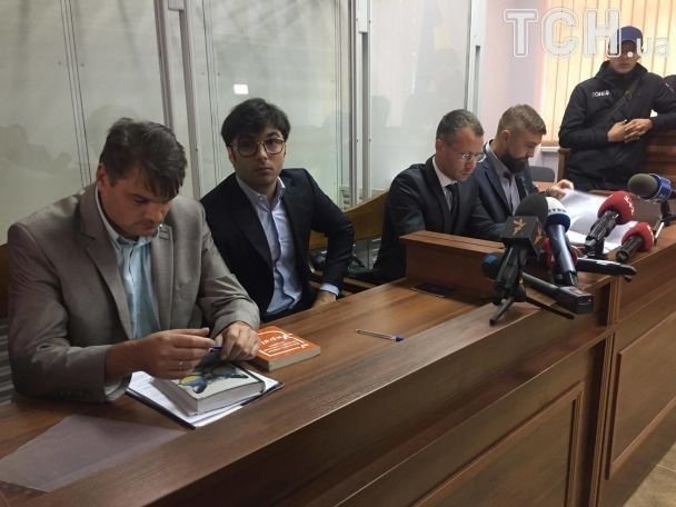 Син нардепа Нестора Шуфрича прийшов на суд разом із впливовим батьком – 03