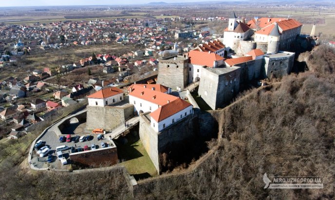 Замок "Паланок" з висоти пташиного польоту: захоплюючі світлини – 07