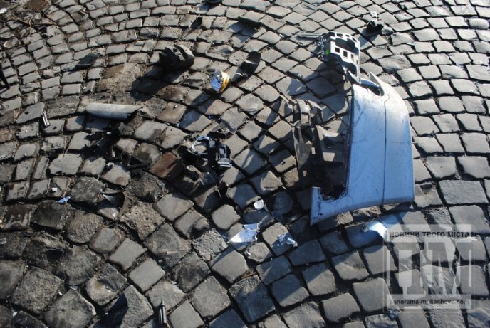 У Мукачеві біля військового шпиталю зіткнулись чотири автівки (ФОТО) – 03