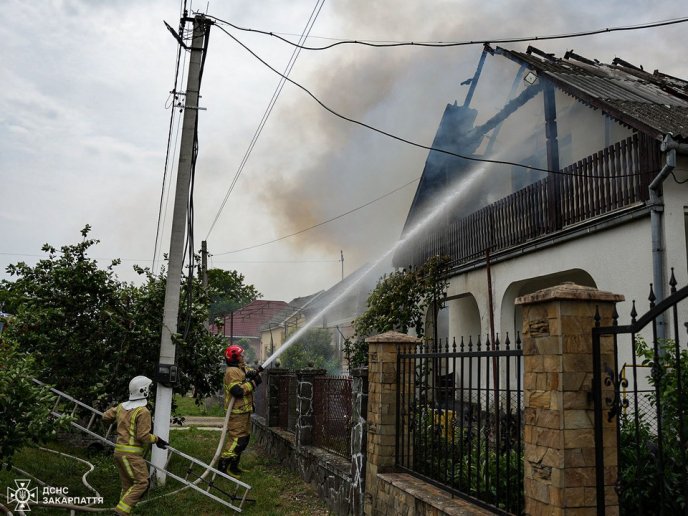 Жителі села викликали рятувальників: що сталося в Ужгородському районі – 06