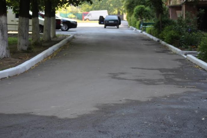 В Мукачеві показали внутрішньоквартальний проїзд, відремонтований за півмільйона гривень – 09