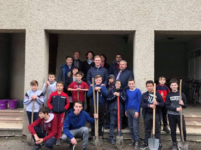 У Хустському районі розпочали акцію "Освітній сад – майбутнє України" – 02