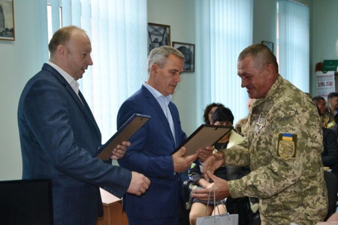 У Тячеві до Дня міста нагородили учасників АТО – 05