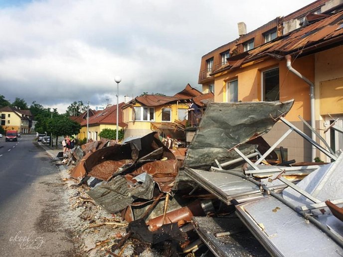 Армагеддон в Чехії: частину сіл після торнадо зрівняло з землею – 08