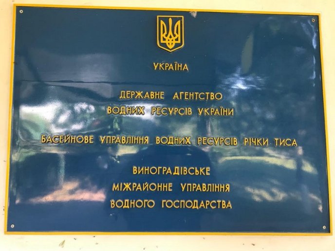 Чиновника затримали в робочому кабінеті під час отримання хабара – 06