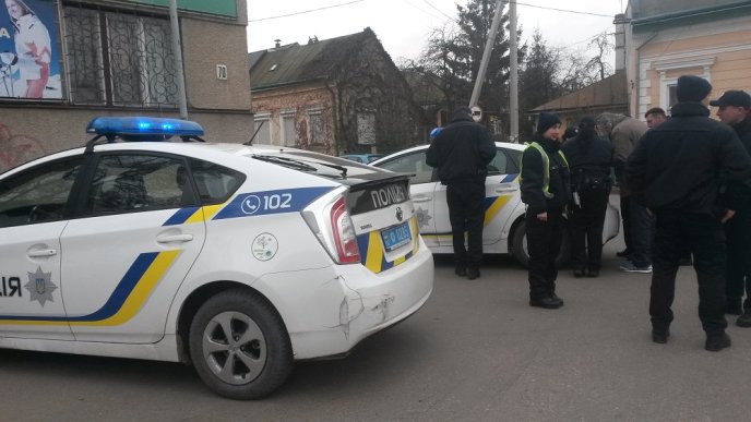 В Ужгороді поліцейський патруль склав протокол на своїх колег, які скоїли ДТП – 06