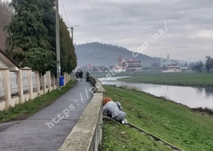 Страшний клоун лякає мукачівців на вулицях міста, – соцмережі – 01