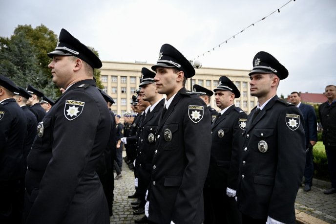 В Ужгороді провели військовий парад – 01