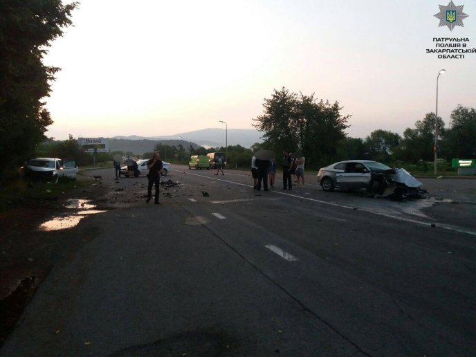 У Чинадієві зіткнулись "Alfa Romeo" та "Volkswagen": один із водіїв був п’яний – 06