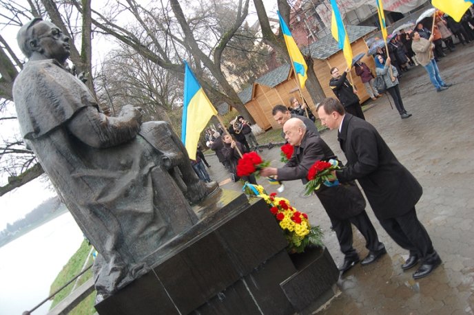 В Ужгороді вшанували 77-у річницю Незалежності Карпатської України – 06