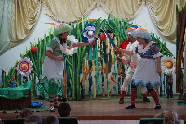 Малеча Тересви та Дубового безкоштовно переглянула повчальну виставу-казку – 03