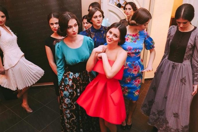 Відомі дизайнери з Києва, Львова та Ужгорода приїхали у невеличке закарпатське містечко, аби допомогти хворій дівчині (ФОТО) – 02