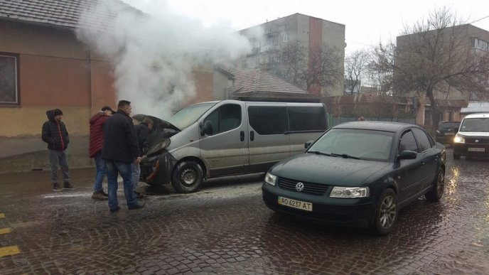 У Мукачеві загорівся автомобіль: нові подробиці від власника авто – 01