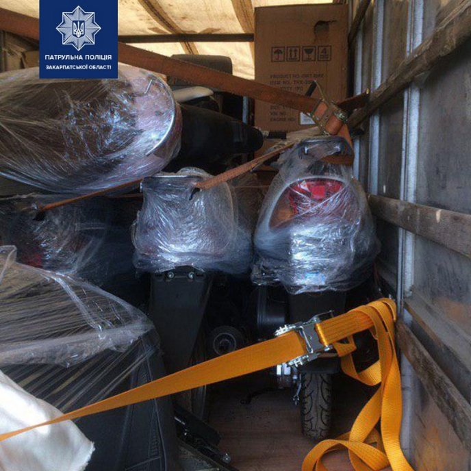 Патрульні розповіли про два випадки, які трапились сьогодні у Нижніх Воротах – 03