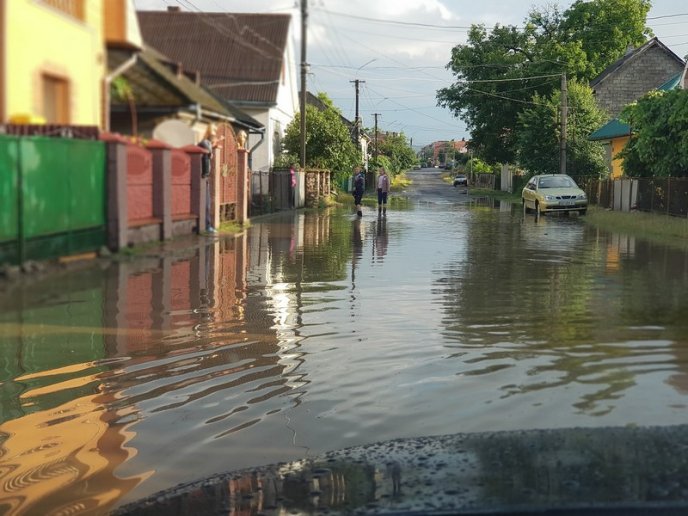"Думаємо про гондоли", – в мережі опублікували наслідки сьогоднішньої зливи на Закарпатті – 05