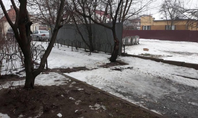 В Ужгороді прибрали обмежувачі руху автотранспорту – 05